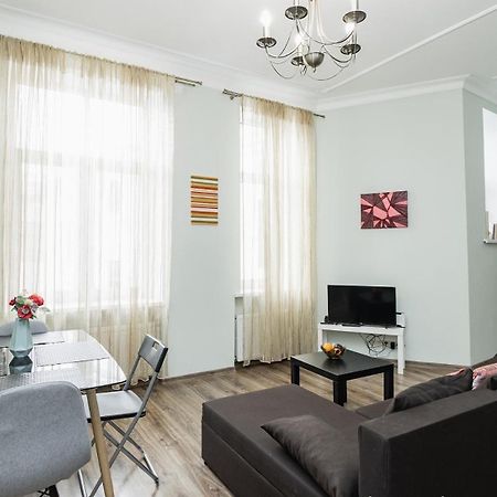 Art Deco One-Bedroom Suite In Library House With Free 5G Wifi Рига Екстериор снимка