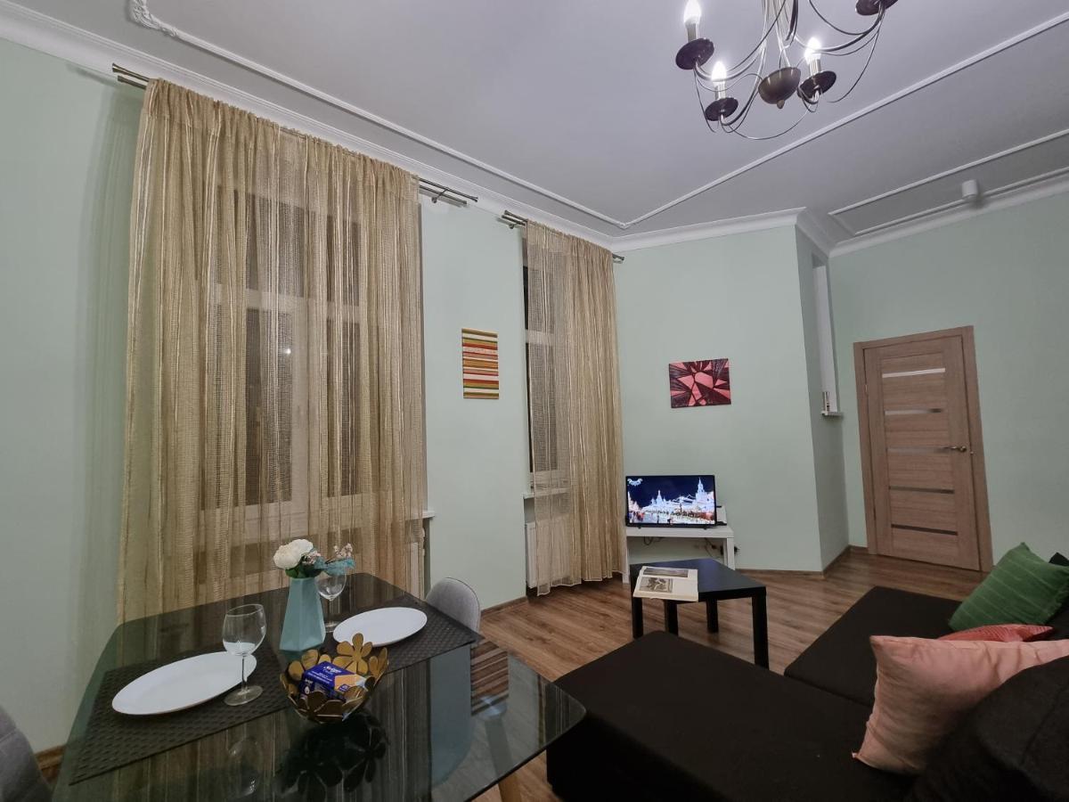 Art Deco One-Bedroom Suite In Library House With Free 5G Wifi Рига Екстериор снимка