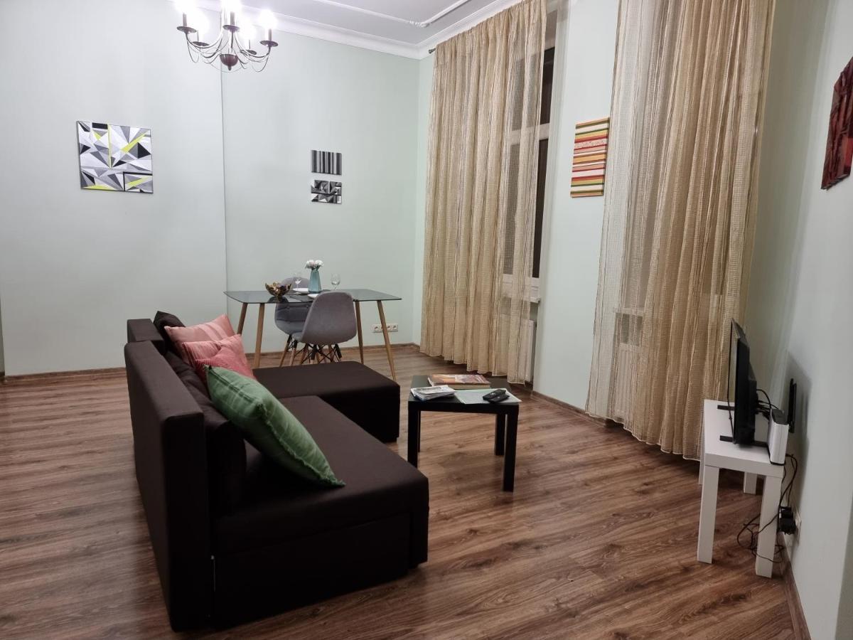 Art Deco One-Bedroom Suite In Library House With Free 5G Wifi Рига Екстериор снимка