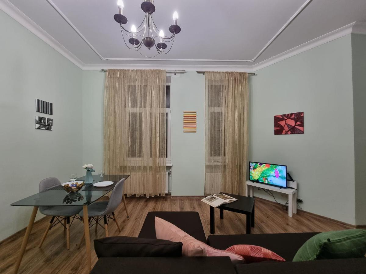 Art Deco One-Bedroom Suite In Library House With Free 5G Wifi Рига Екстериор снимка