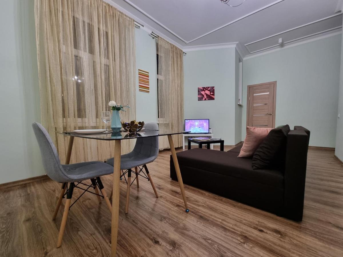 Art Deco One-Bedroom Suite In Library House With Free 5G Wifi Рига Екстериор снимка